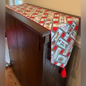 Vintage Christmas Winter Table Runner, Nostalgic Scenes, Holiday, EUC, Tassels